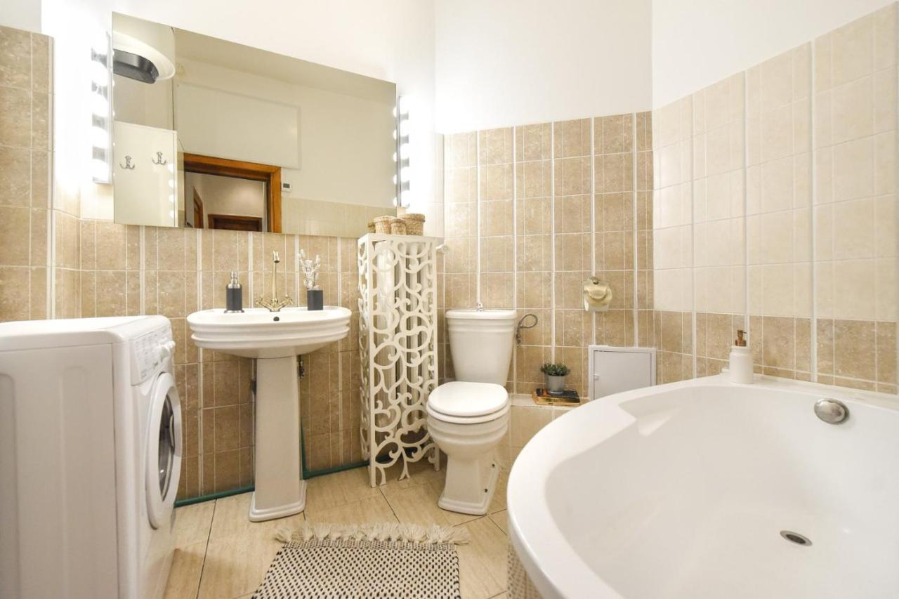 Vintage Elegance, Modern Comfort: 1Br Apartment Overlooking Calea Victoriei Bucarest Exterior foto